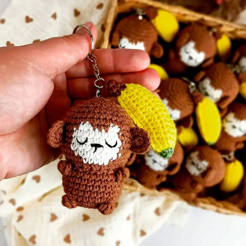 Обезьянка с бананом